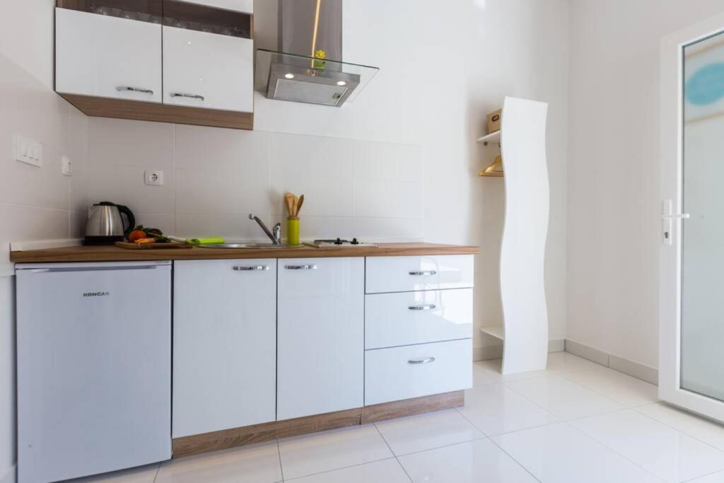 Candy Ap.-near Center,bus,beach+free Parking Place * Zadar