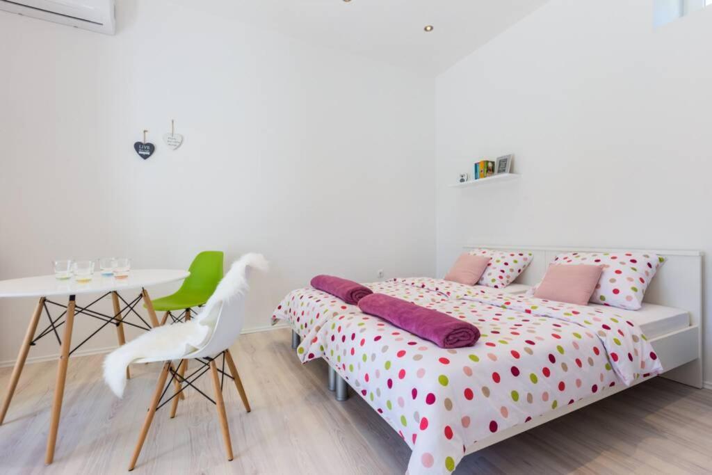 Appartement Candy Ap.-near Center,bus,beach+free Parking Place *